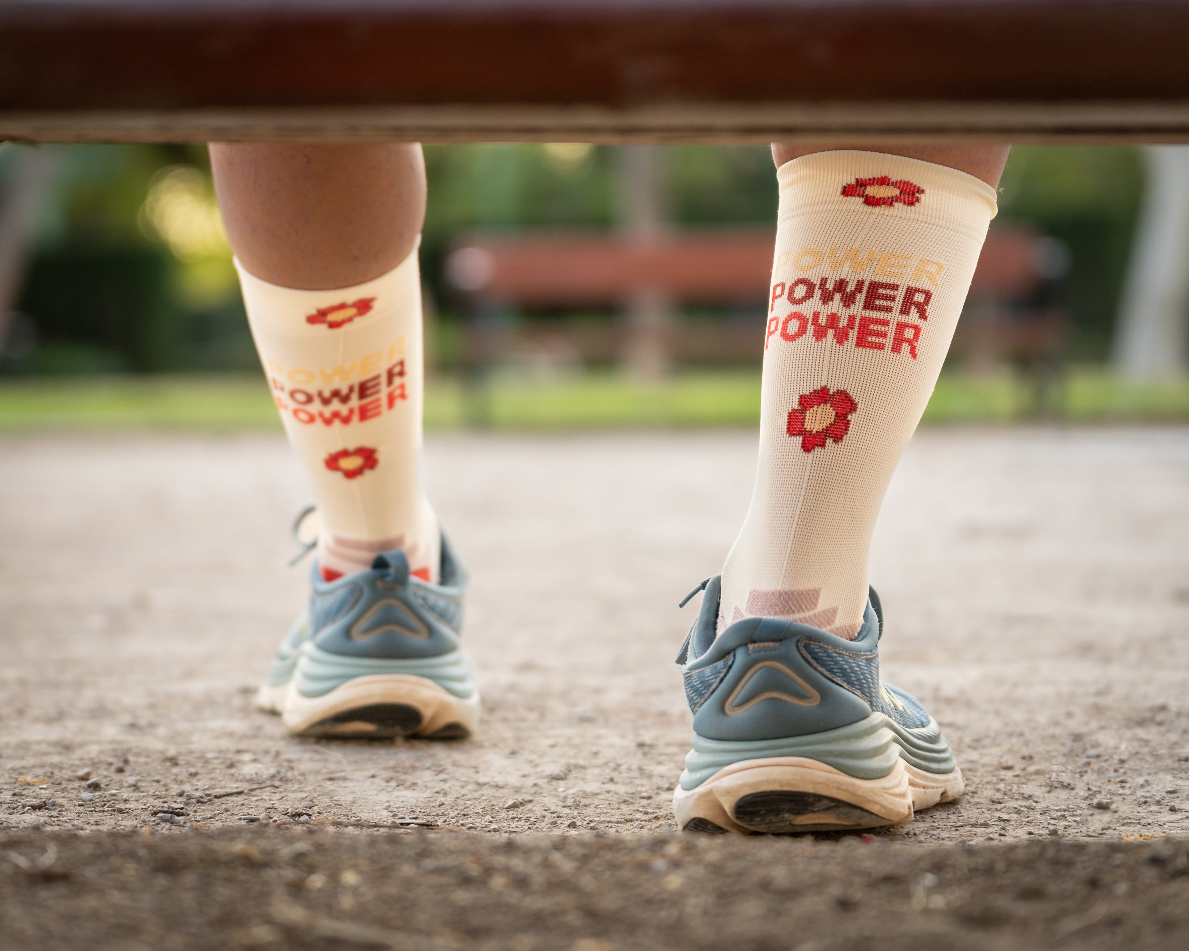 CALCETINES "POWER FLOWER" de RUNNING (CREMA)