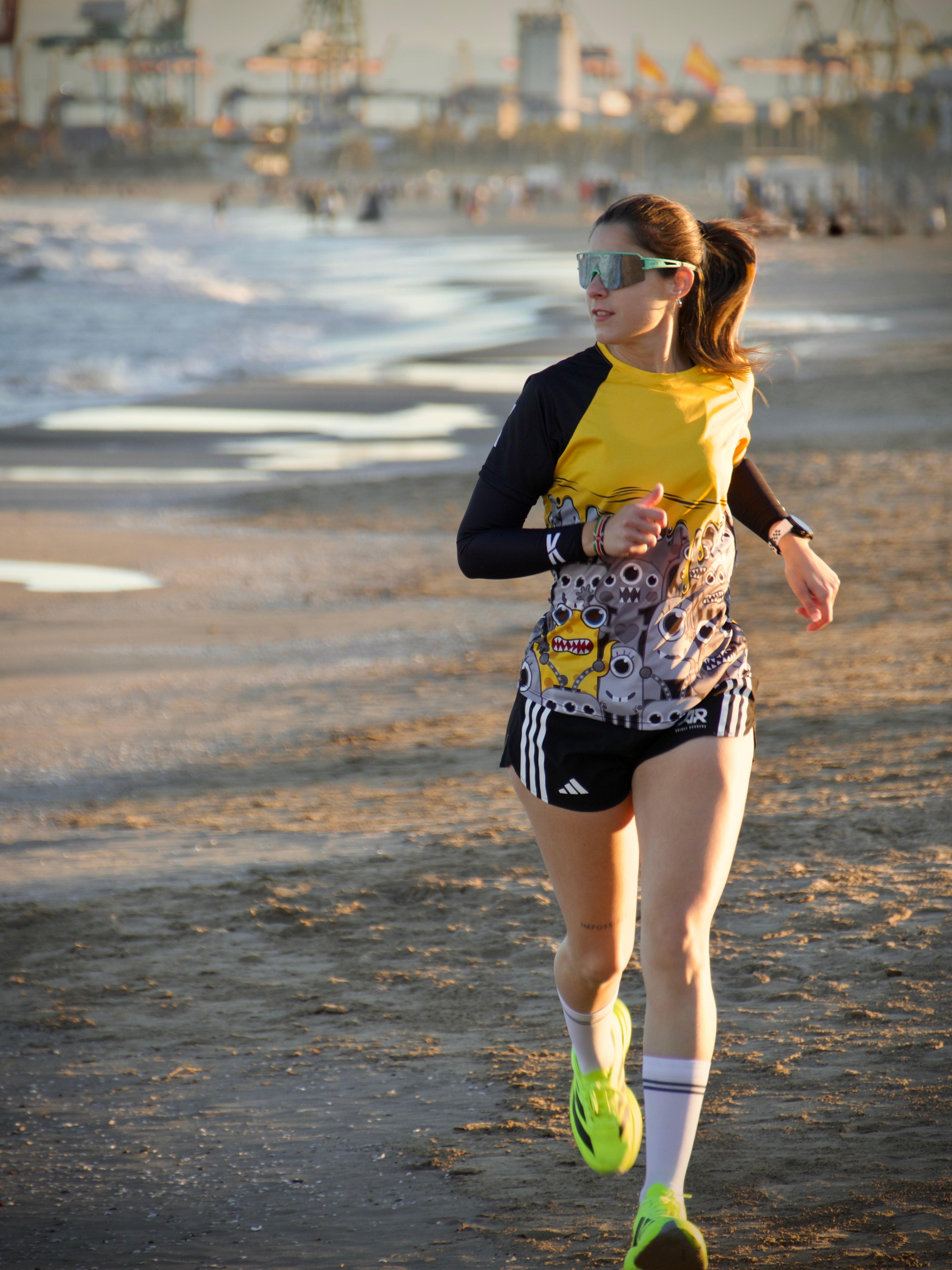 Camiseta MONSTRUOS BITURBICOS de running ADULTO