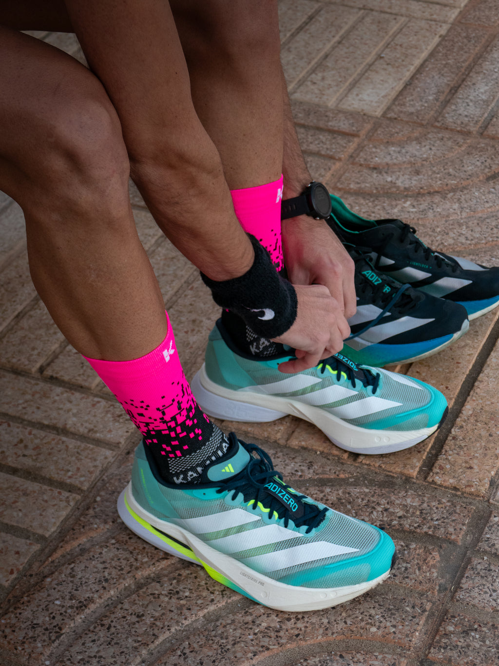 CALCETINES "PIXEL 2.0" CAÑA DE 2 HILOS de Running - unisex - color ROSA FLÚOR
