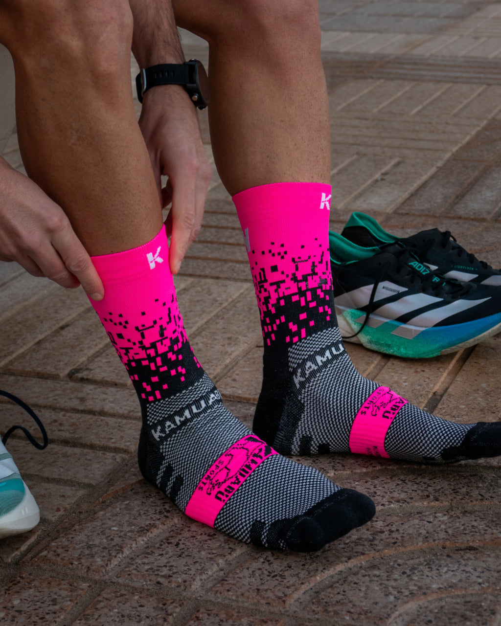 CALCETINES "PIXEL 2.0" CAÑA DE 2 HILOS de Running - unisex - color ROSA FLÚOR