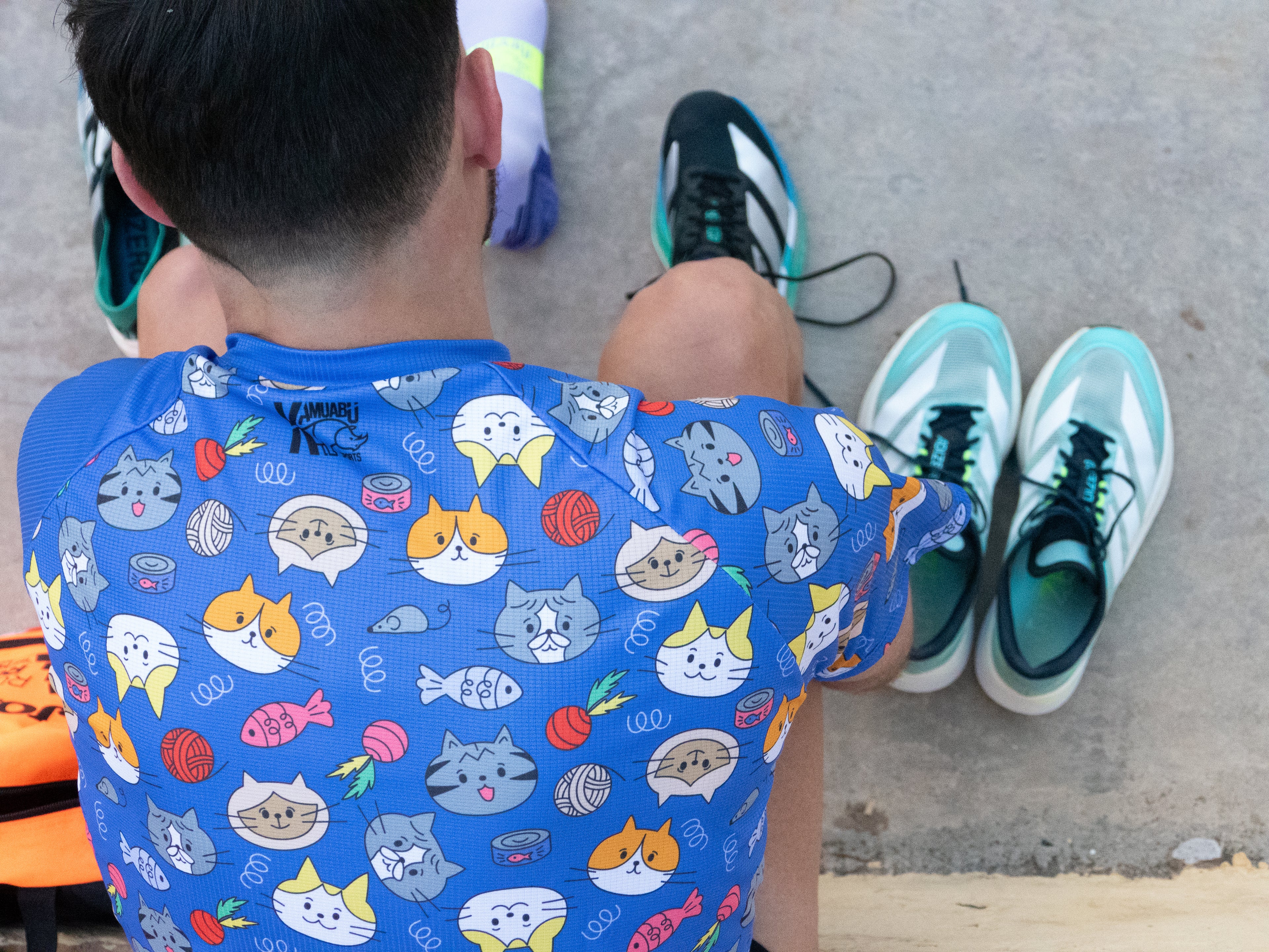 Camiseta GATITOS de running ADULTO - Azul Cielo Violeta