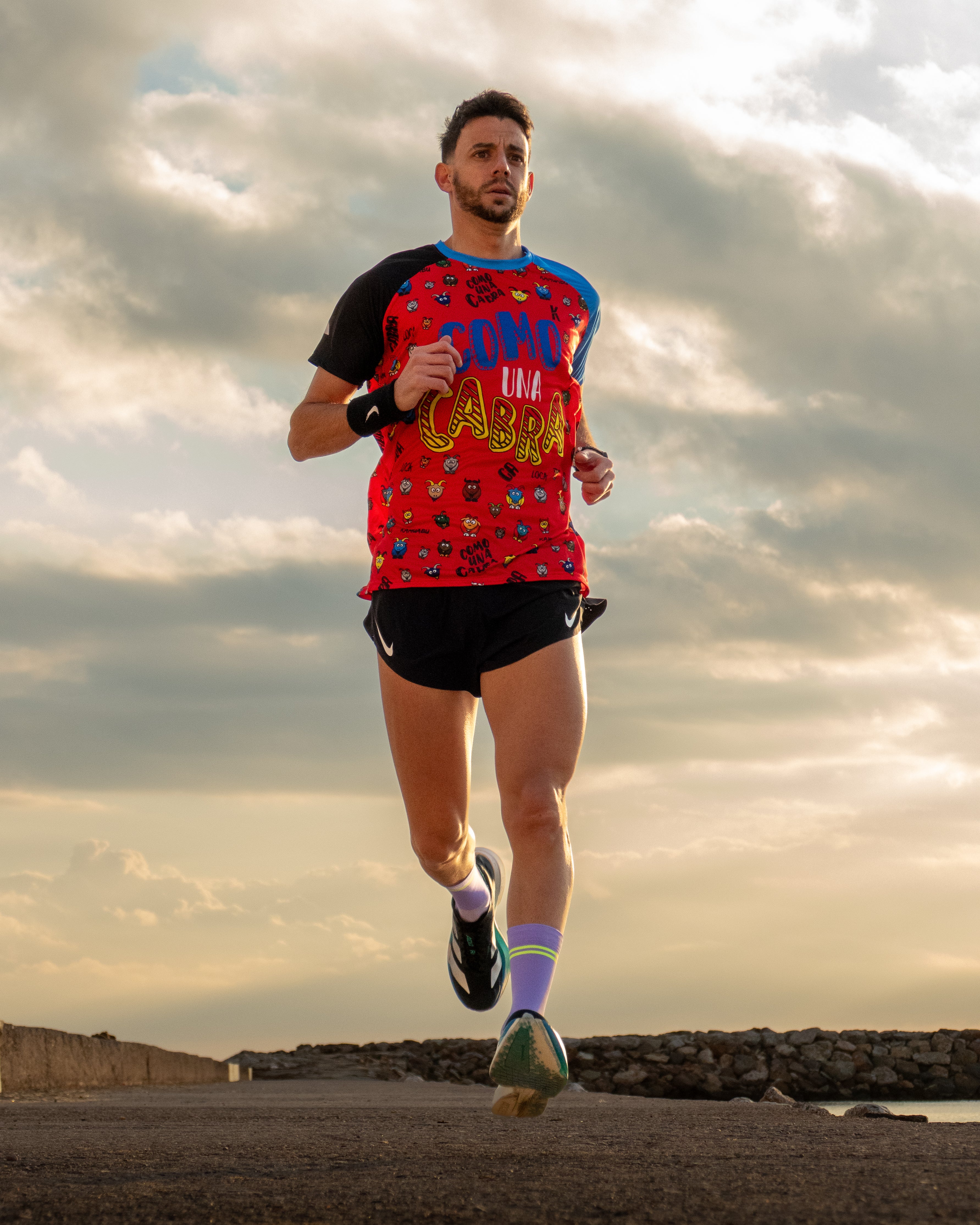 Camiseta COMO UNA CABRA de running ADULTO - ROJA